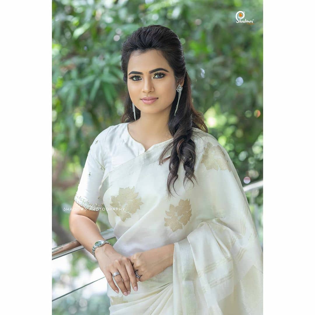 Tamil actress Remya Pandian white saree photoshoot