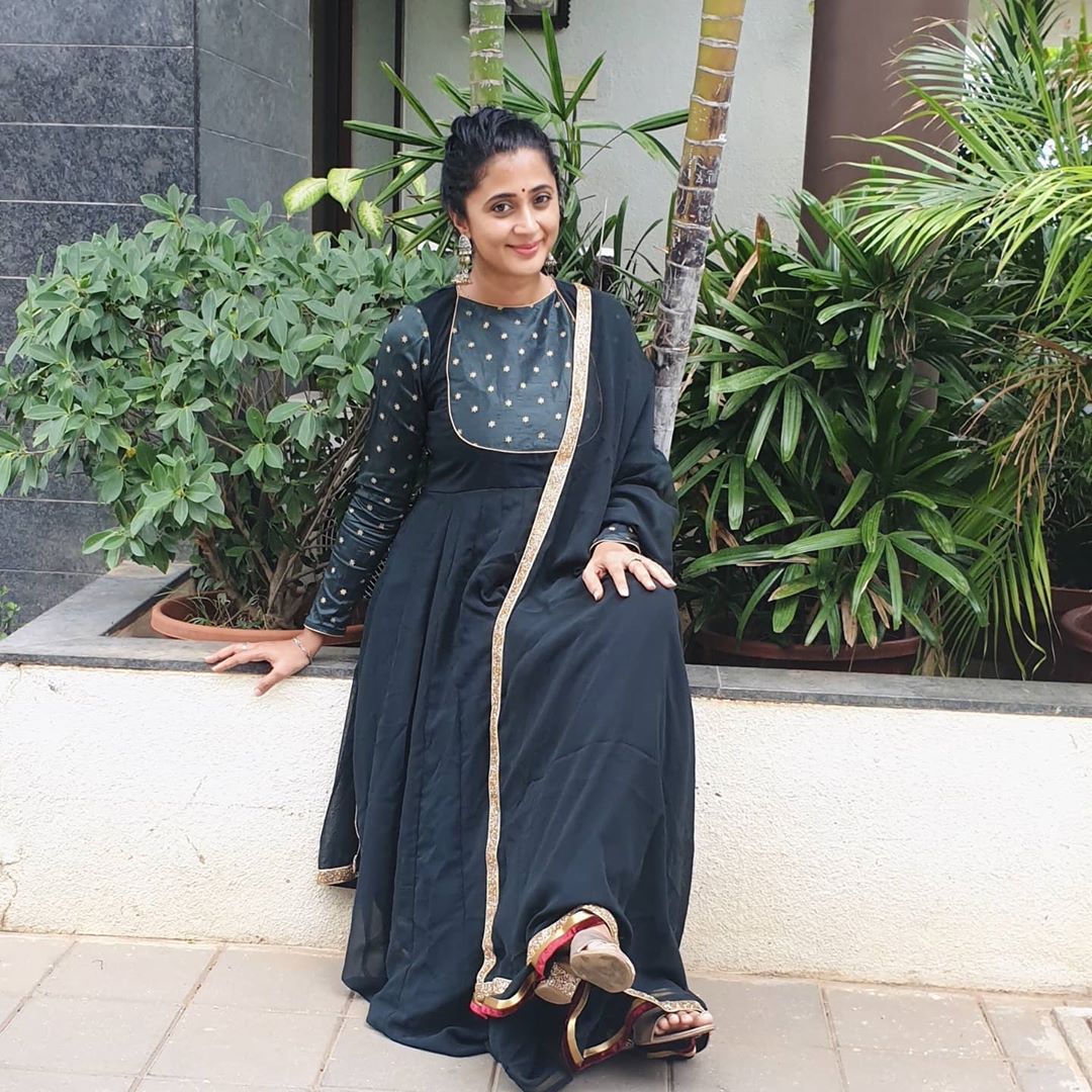 kaniha malayalam actress photoshoot in Black dress
