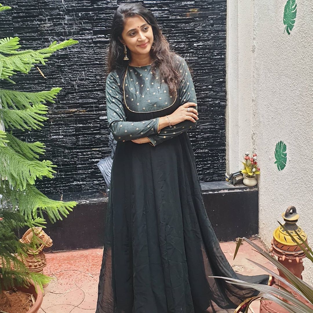 kaniha malayalam actress photoshoot in Black dress