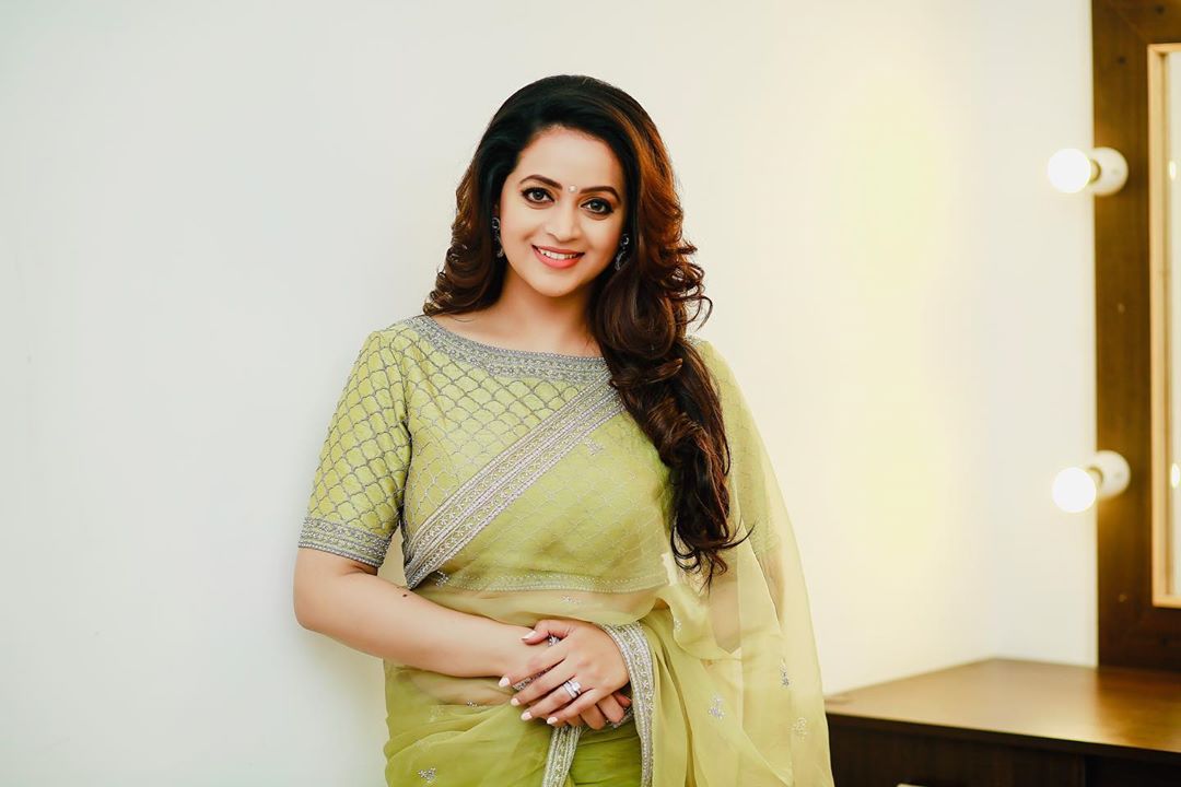 South indian actress bhavana looking glorious in green saree