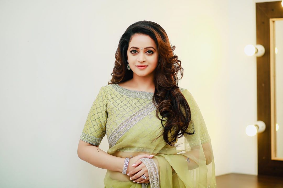 South indian actress bhavana looking glorious in green saree