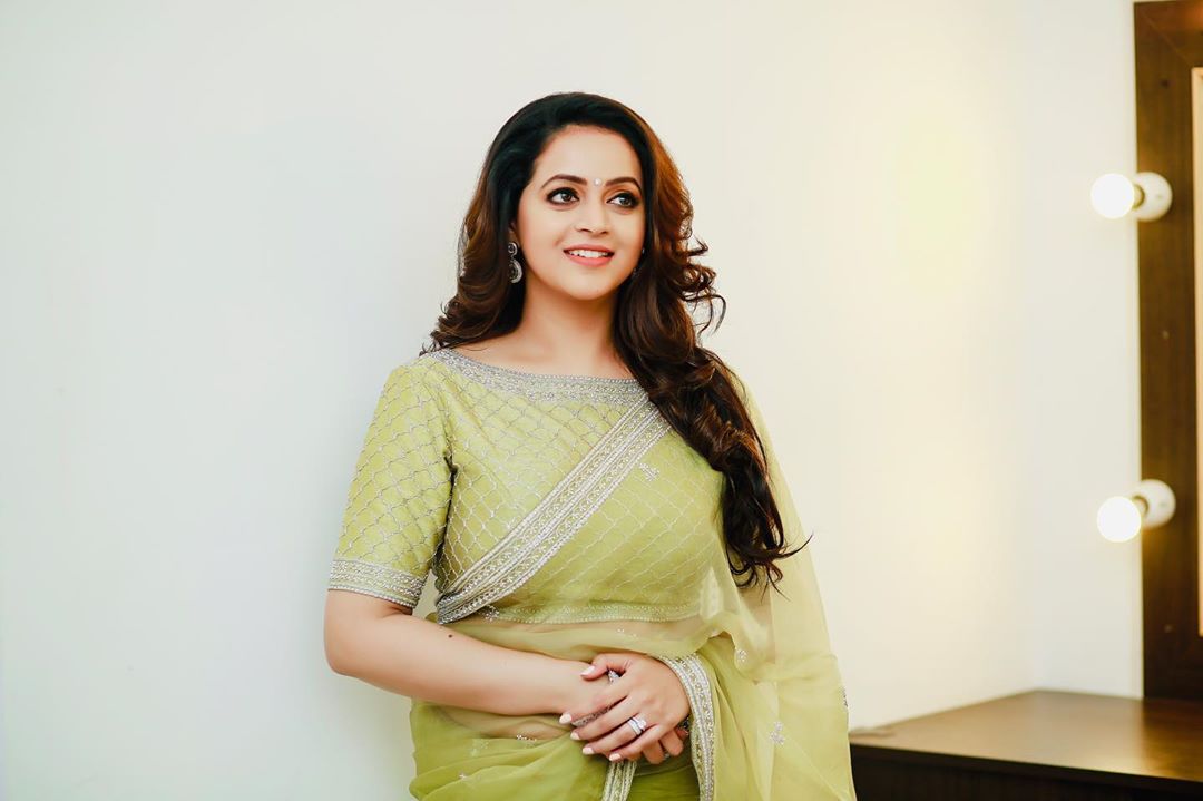 South indian actress bhavana looking glorious in green saree