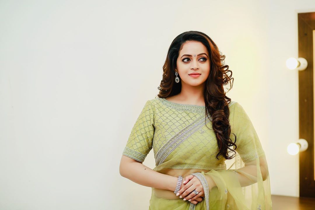 South indian actress bhavana looking glorious in green saree