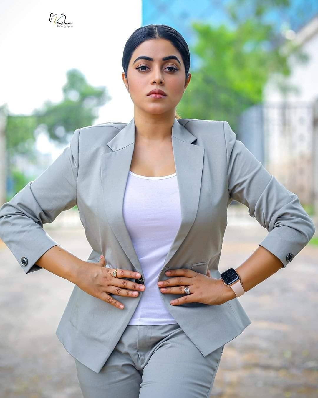 South indian actress shamna kasim in white dress gallery