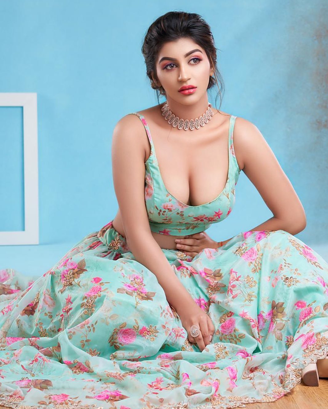 South indian actress yashika aannand exposing hot