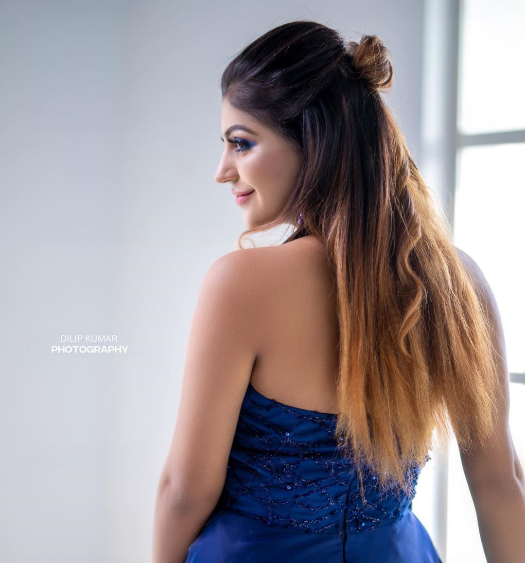 South indian actress Yashika Aannand in Blue dress looking Hot