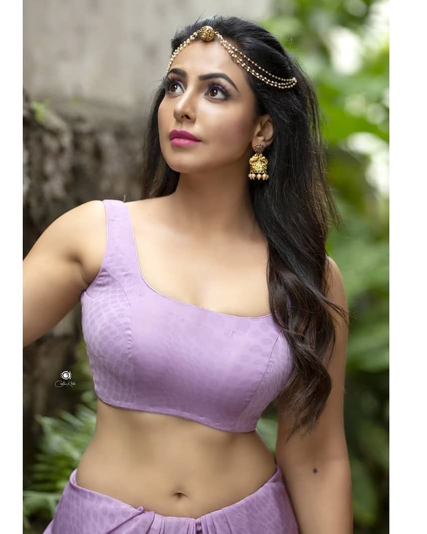 Telugu actress nandini rai sexy saree photoshoot