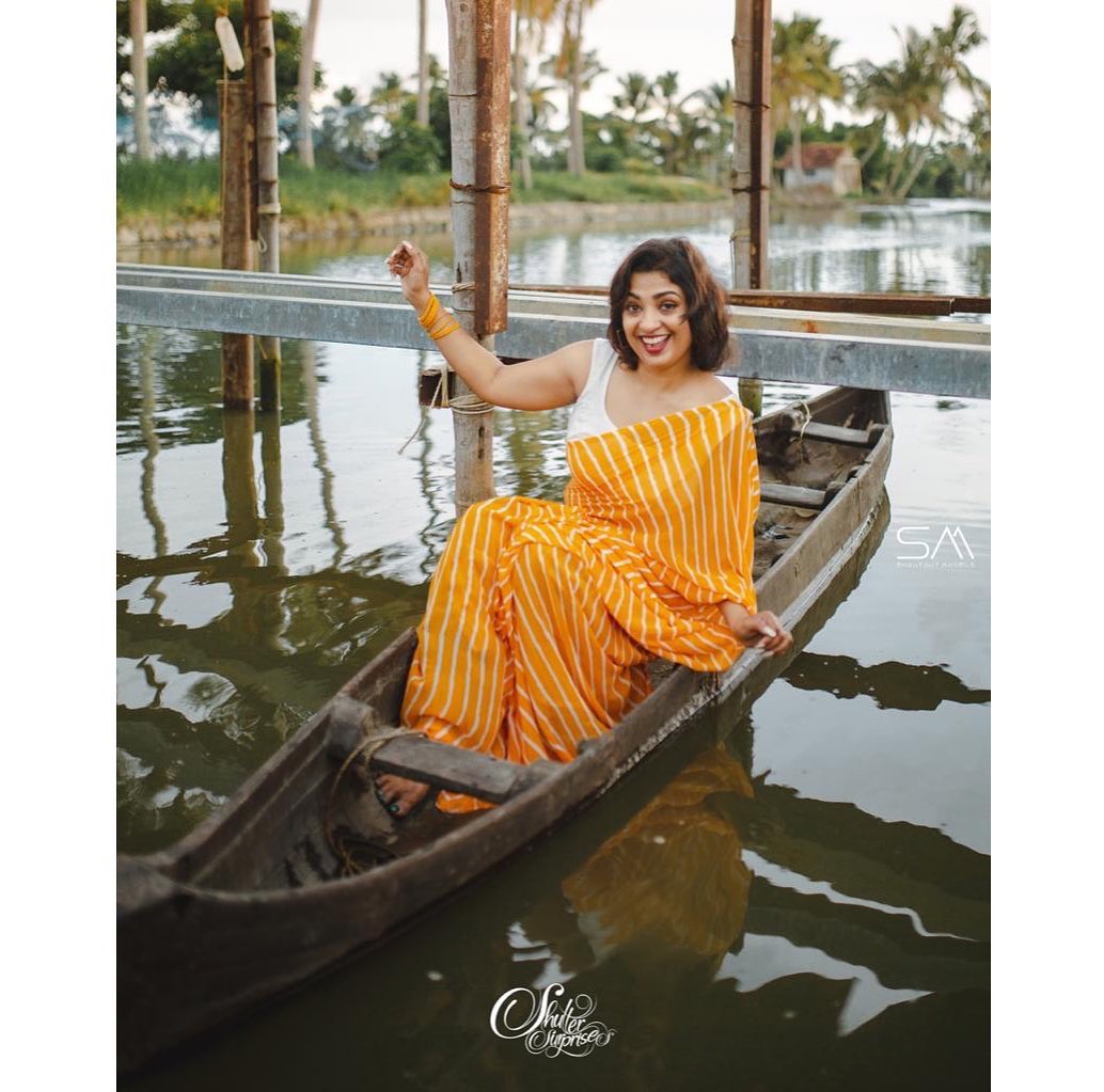 South indian sexy actress hot and sexy look in yellow saree