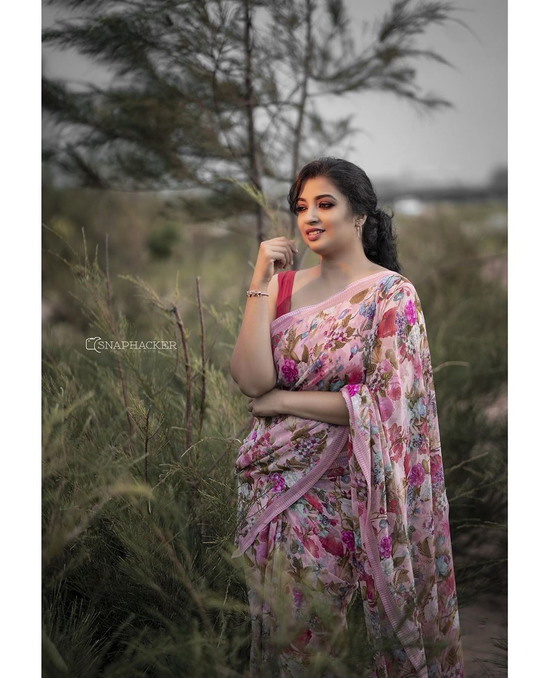 Nima Chandran saree looking very hot and sexy photos