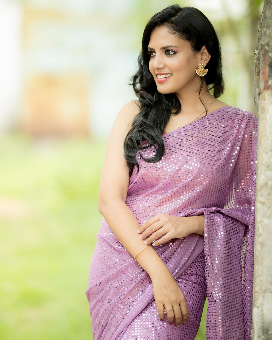 South indian actress Panimalar Panneerselvam looking hot in saree photos