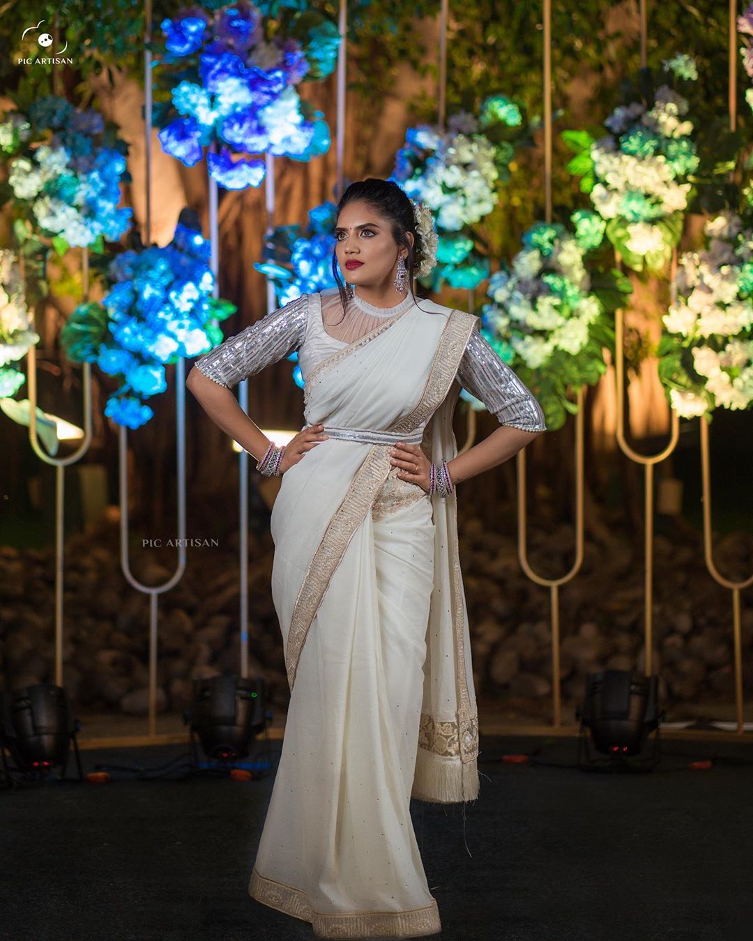 Tamil television anchor Panimalar Panneerselvam looking glorious in saree photos