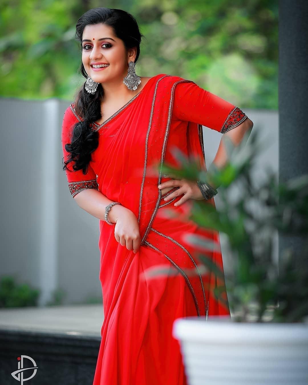 Malayalam actress in saree photos | Sarayu Mohan looking very beautiful photo gallery
