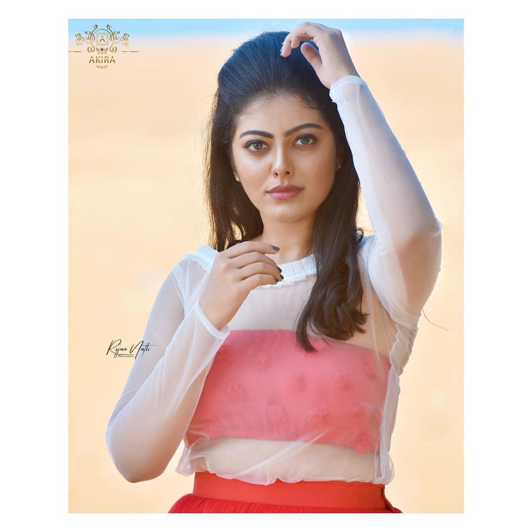 Christmas special photoshoot | Merin Philip looking very glamorous photos gallery