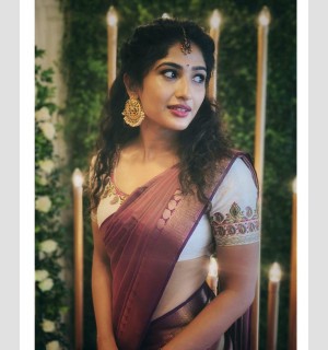 Roshni Prakash in saree looking very beautiful and...