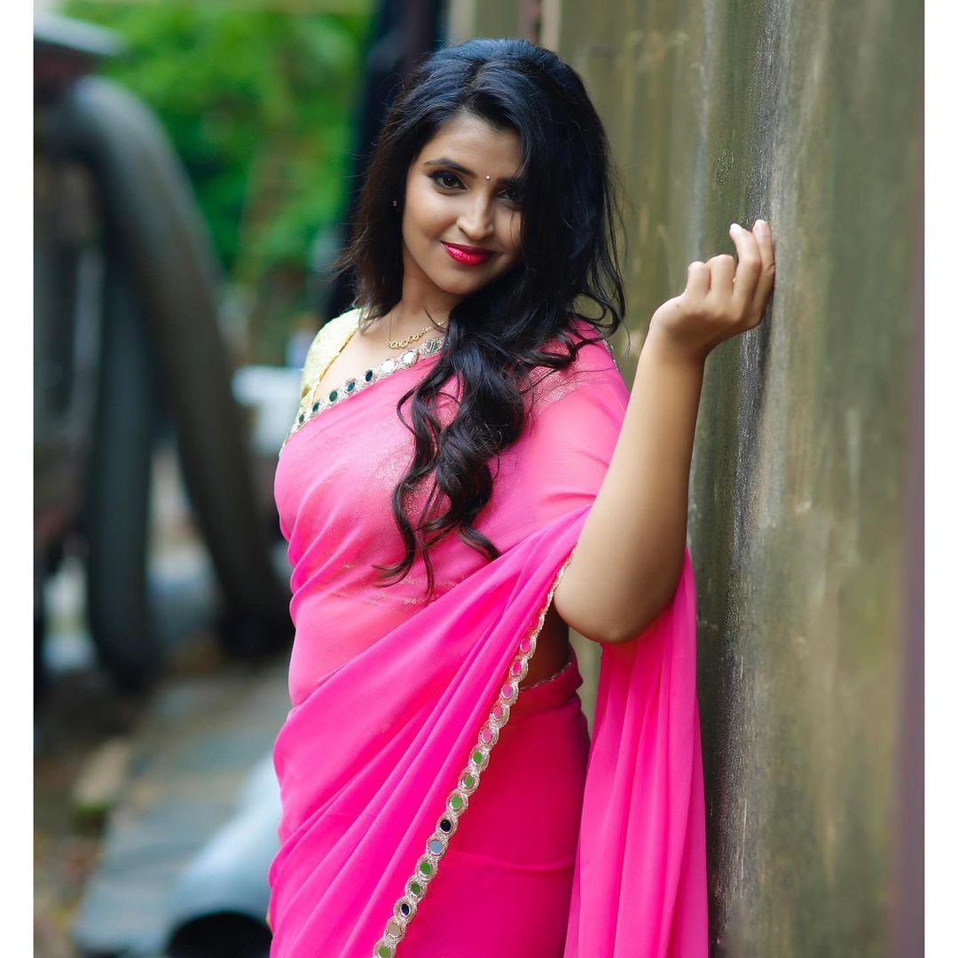 Telugu anchor hot photos | Syamala hot and spicy photos gallery