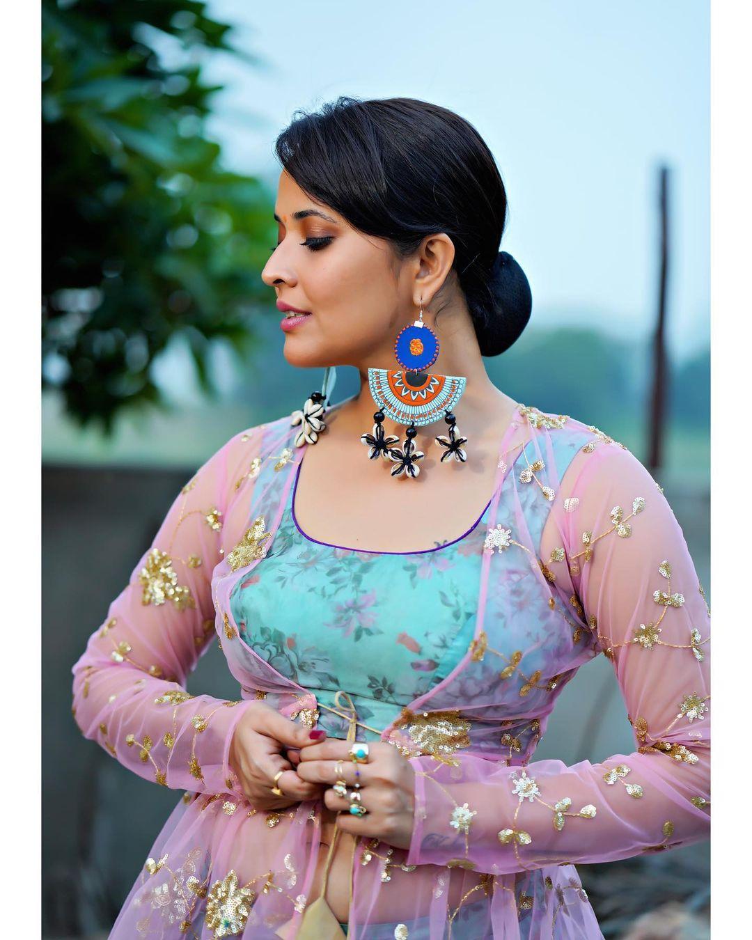 Telugu glamorous anchor photshoot | Anasuya Bharadwaj hot and spicy photos gallery