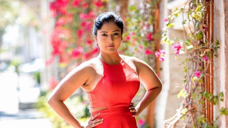 Gayathri Raghuram exposing very hot photos
