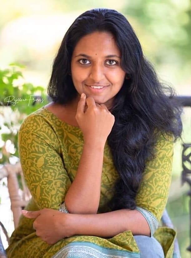 Dhanya Ananya looking very natural beauity photos
