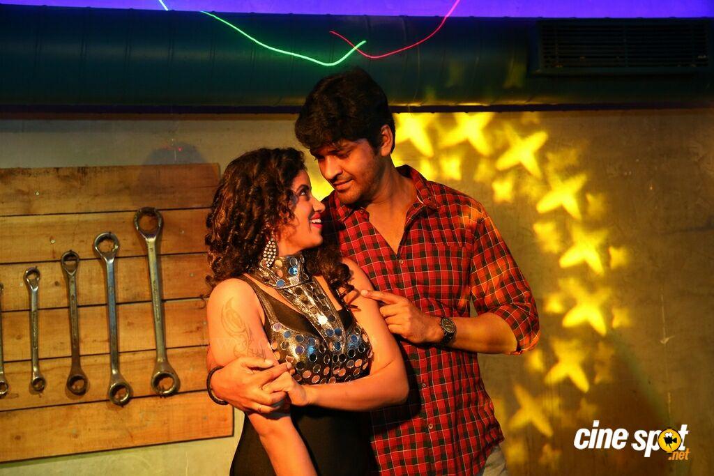 Thiruvalar Panjangam movie hot romantic photos