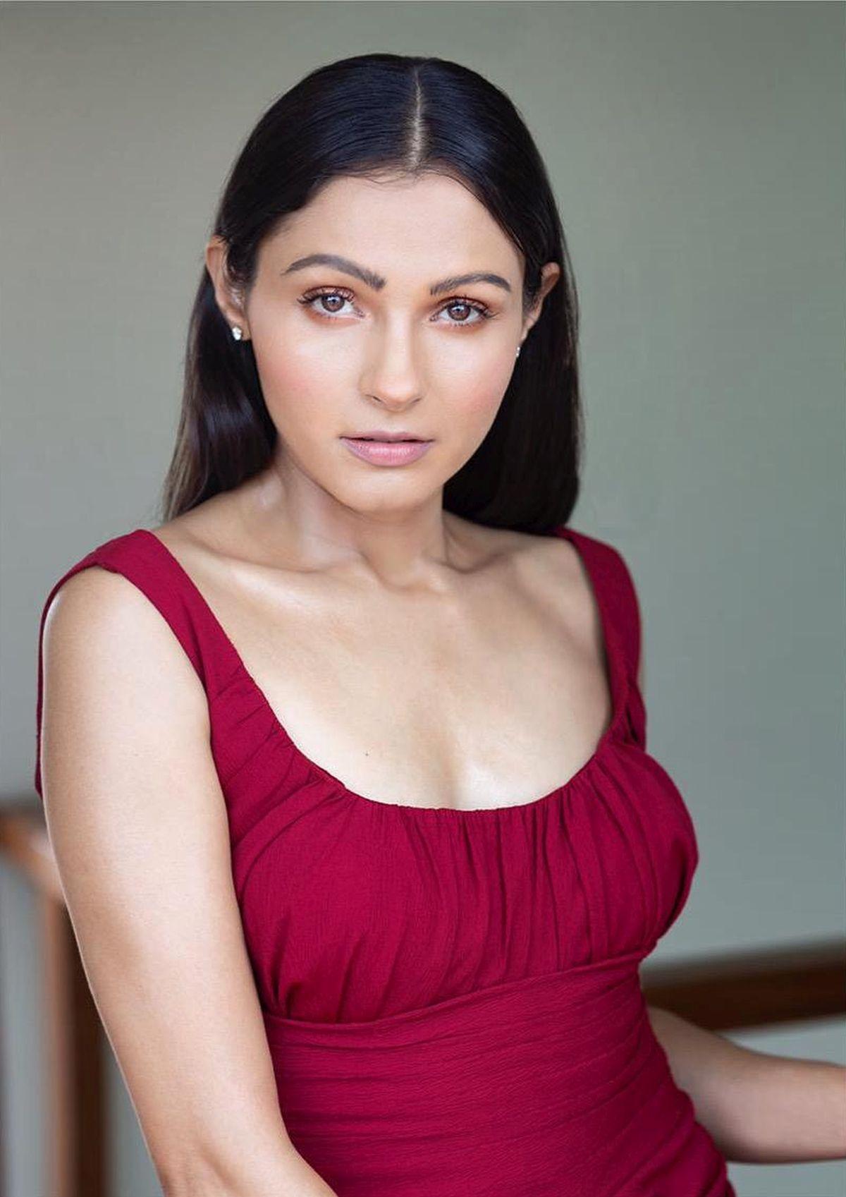 Andrea jeremiah showing cleavage hot photos