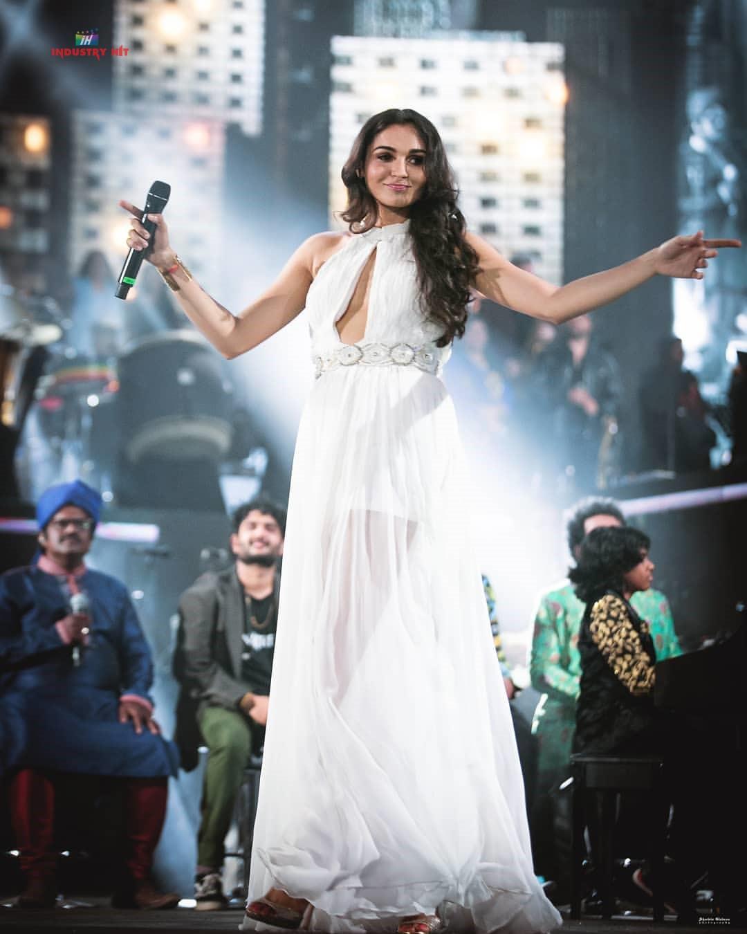 Andrea jeremiah showing cleavage photos gallery