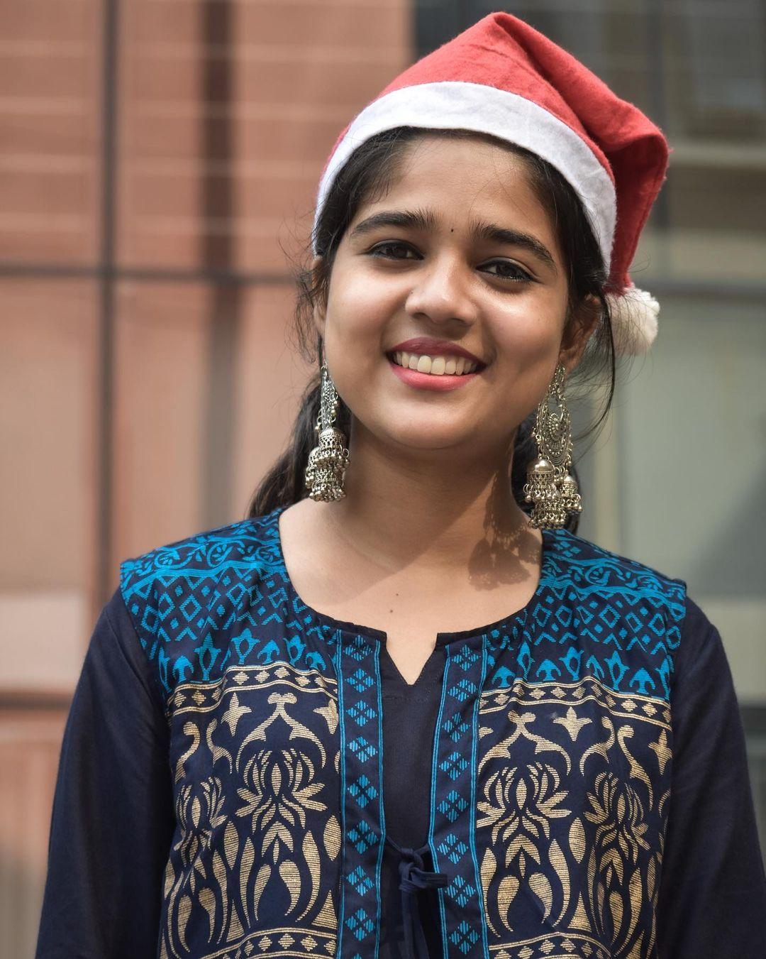 Dhanya S Rajesh ( helenofsparta ) looking very glamorous photos gallery
