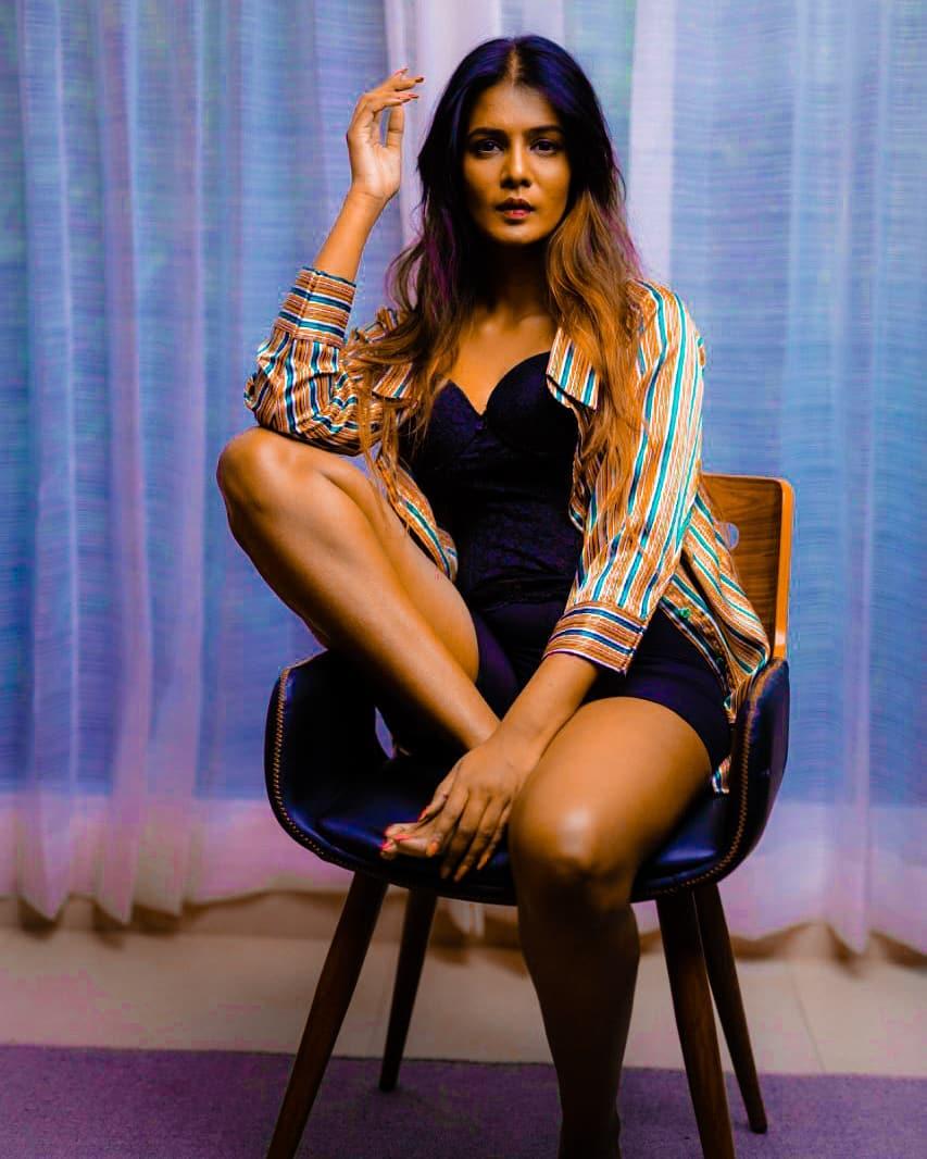 Tamil actress Meera Mitun latest sexy hot photoshoot