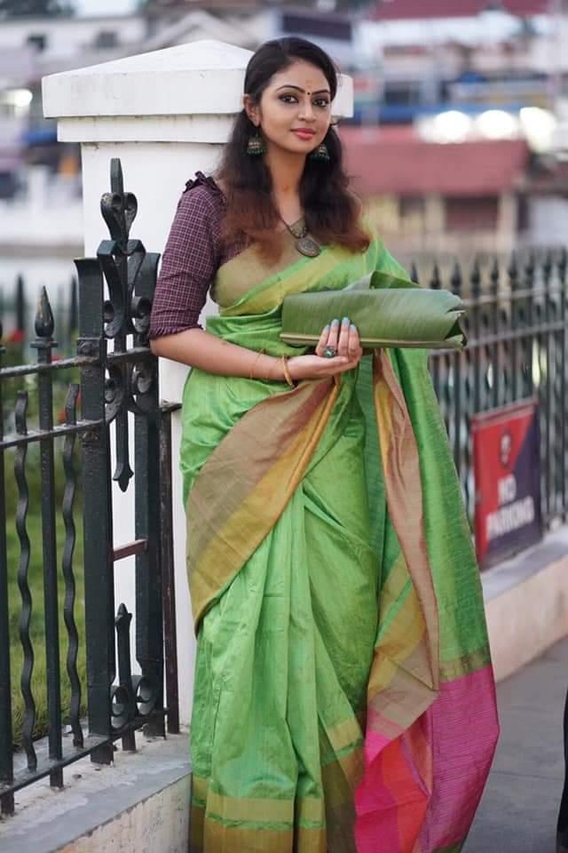 Malayalam actress Saree hot photos gallery | Arundhathi Nair beautiful photo gallery