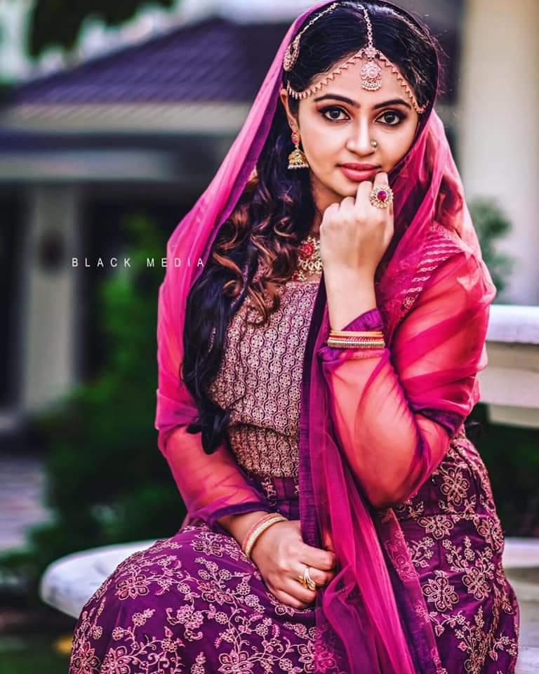 Malayalam actress hot gallery | Arundhati nair beautiful and spicy photos gallery