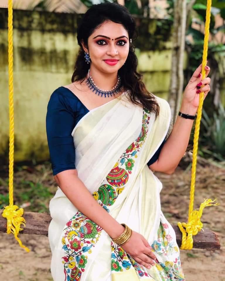 Saree hot photos gallery | Arundhathi Nair looking very glamorous photos