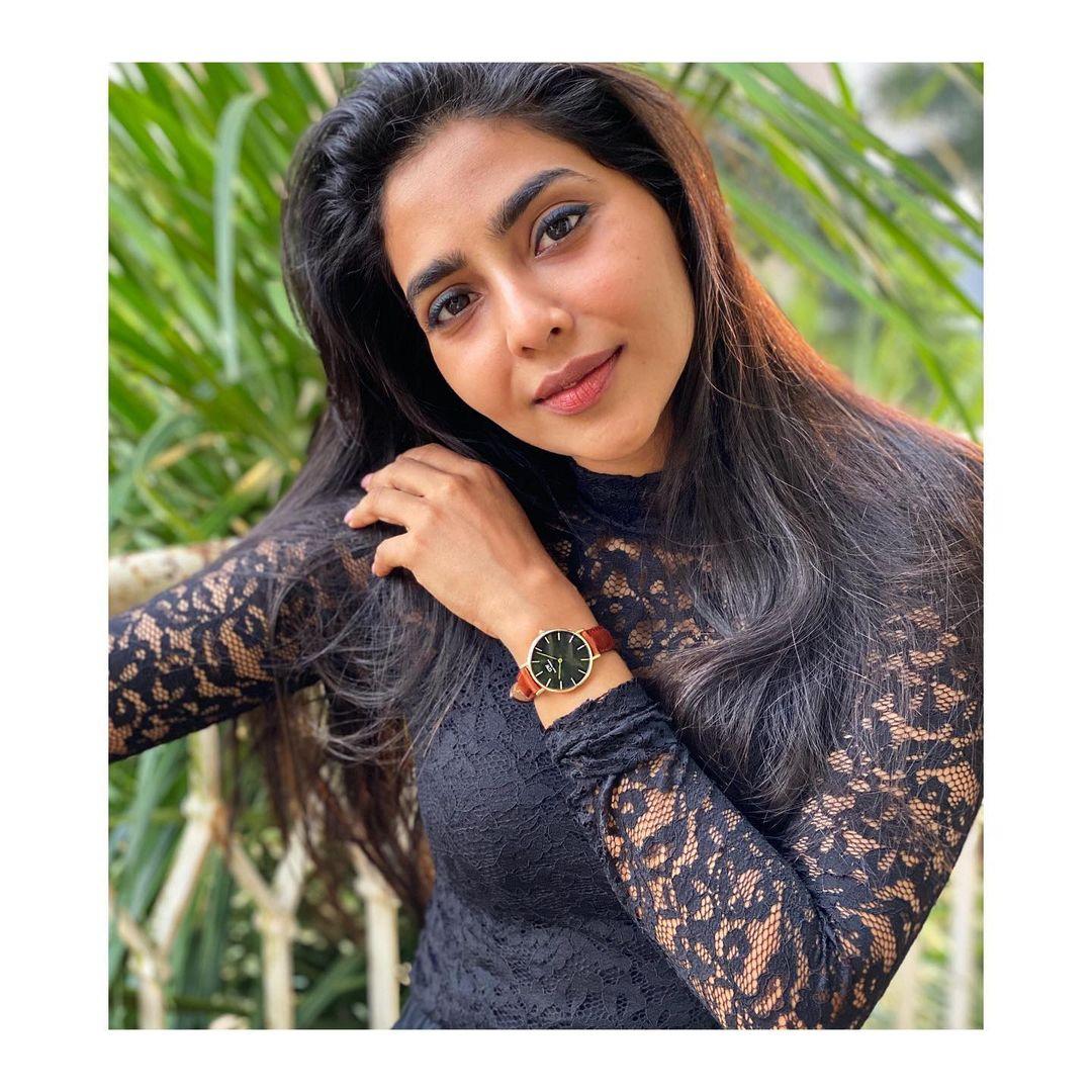 Latest fashion trends | Aishwarya Lekshmi sexy hot photos gallery