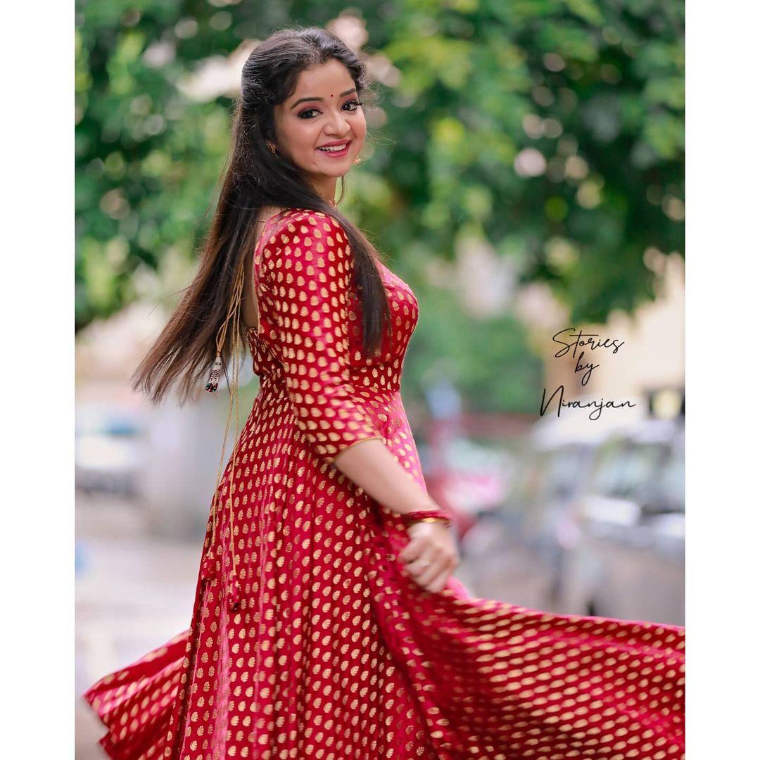Priya j achar looking very glamorous photos gallery