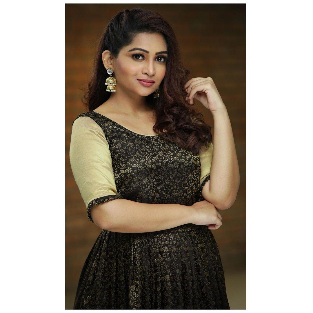 Tamil anchor hot photos | Nakshathra Nagesh looking very glamorous photos