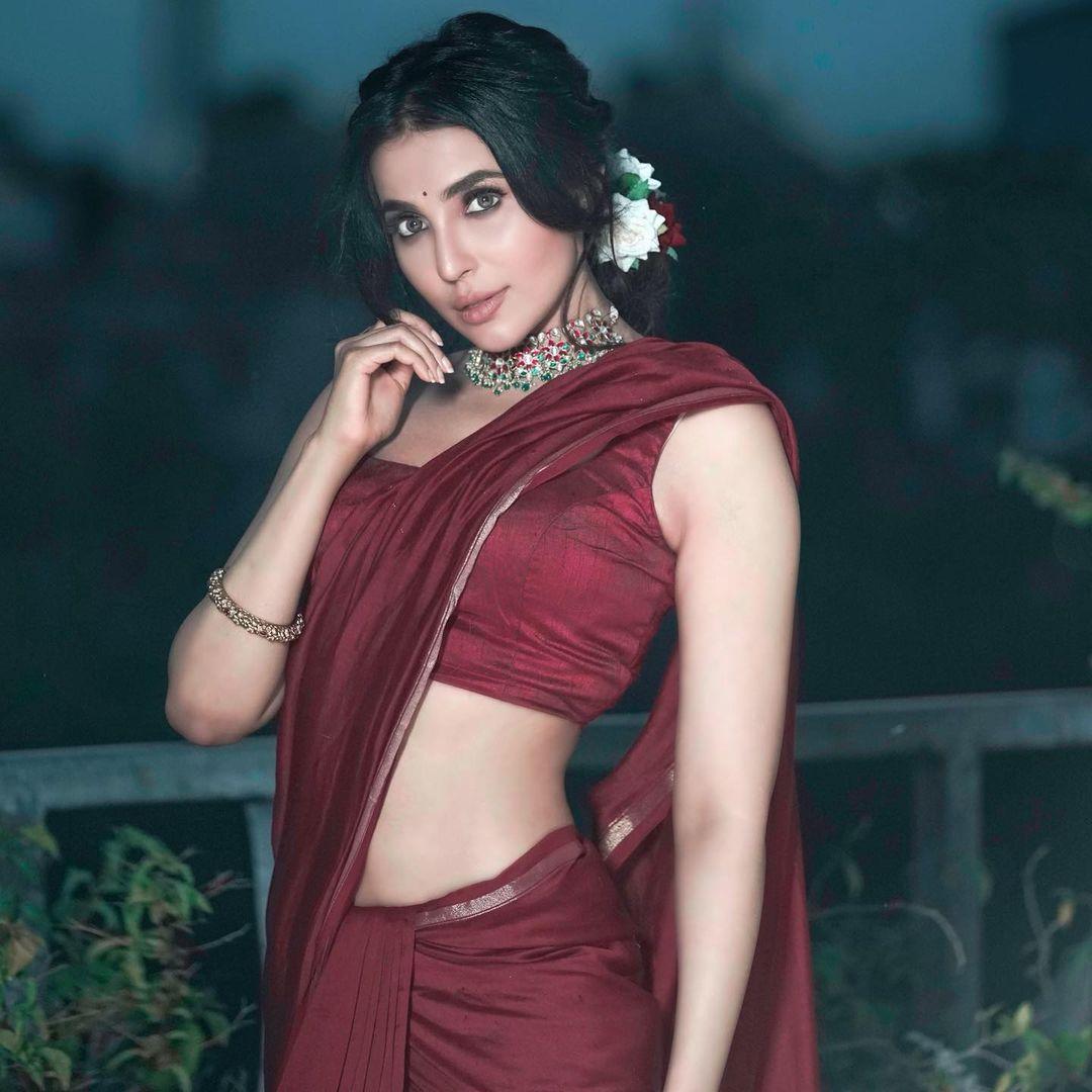 Actress saree hot photos | Parvati Nair beautiful and hot photos