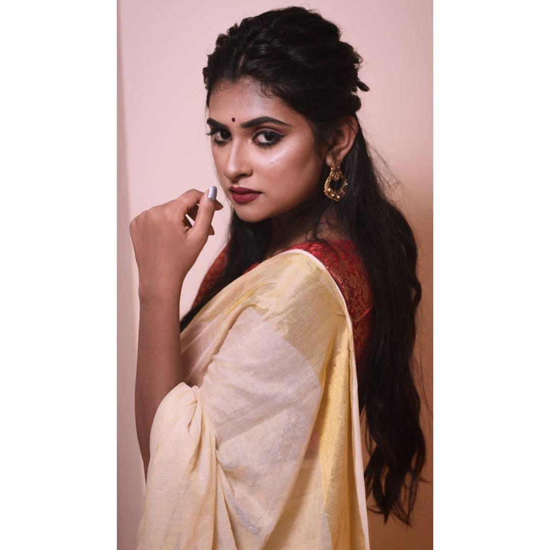 Malayalam actress Saree hot photos | Parvathy arun latest hot photos gallery
