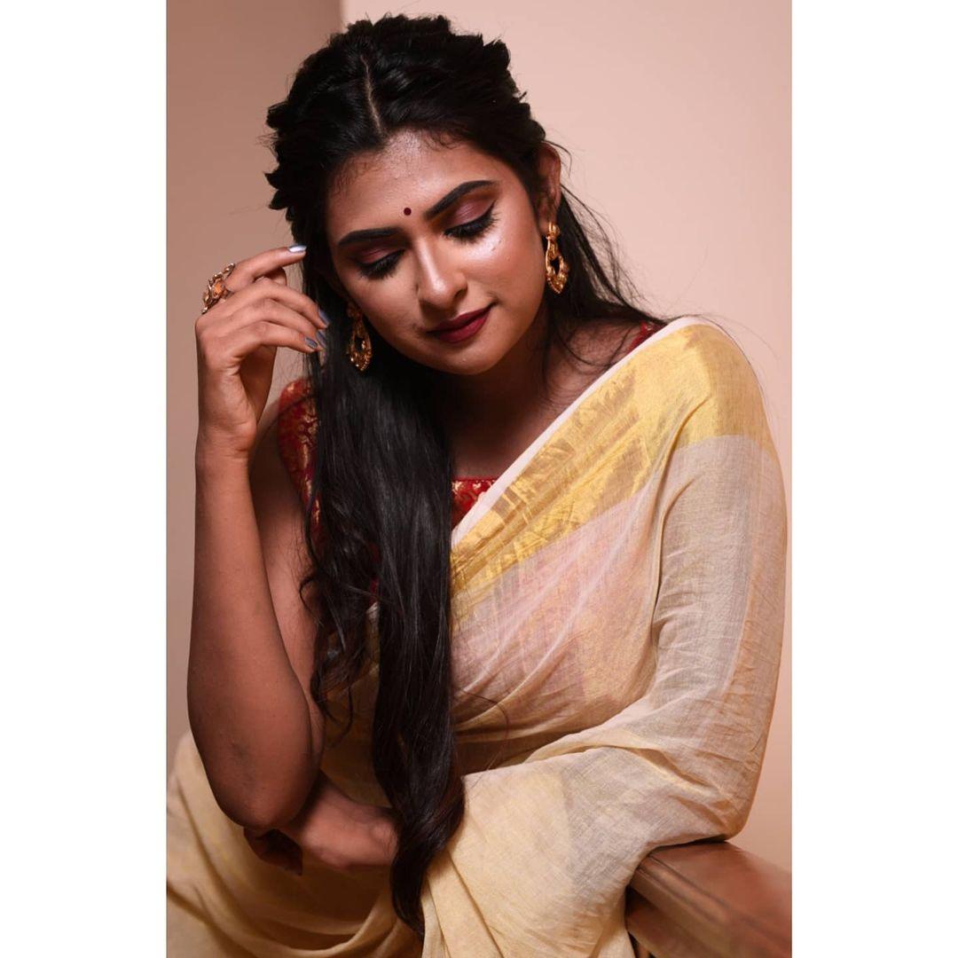 Malayalam actress Saree hot photos | Parvathy arun looking very glamorous photos