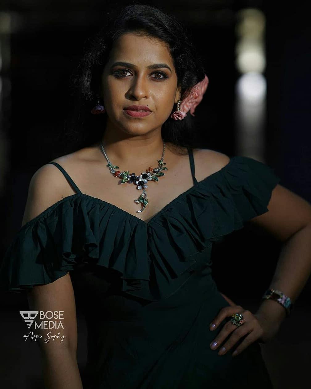 Sadhika Venugopal hot and sexy photoshoot gallery