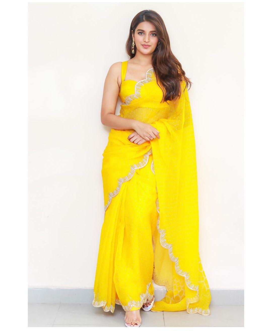 South indian actress saree hot photos | Nidhhi Agerwal latest sexy exposing hot photos