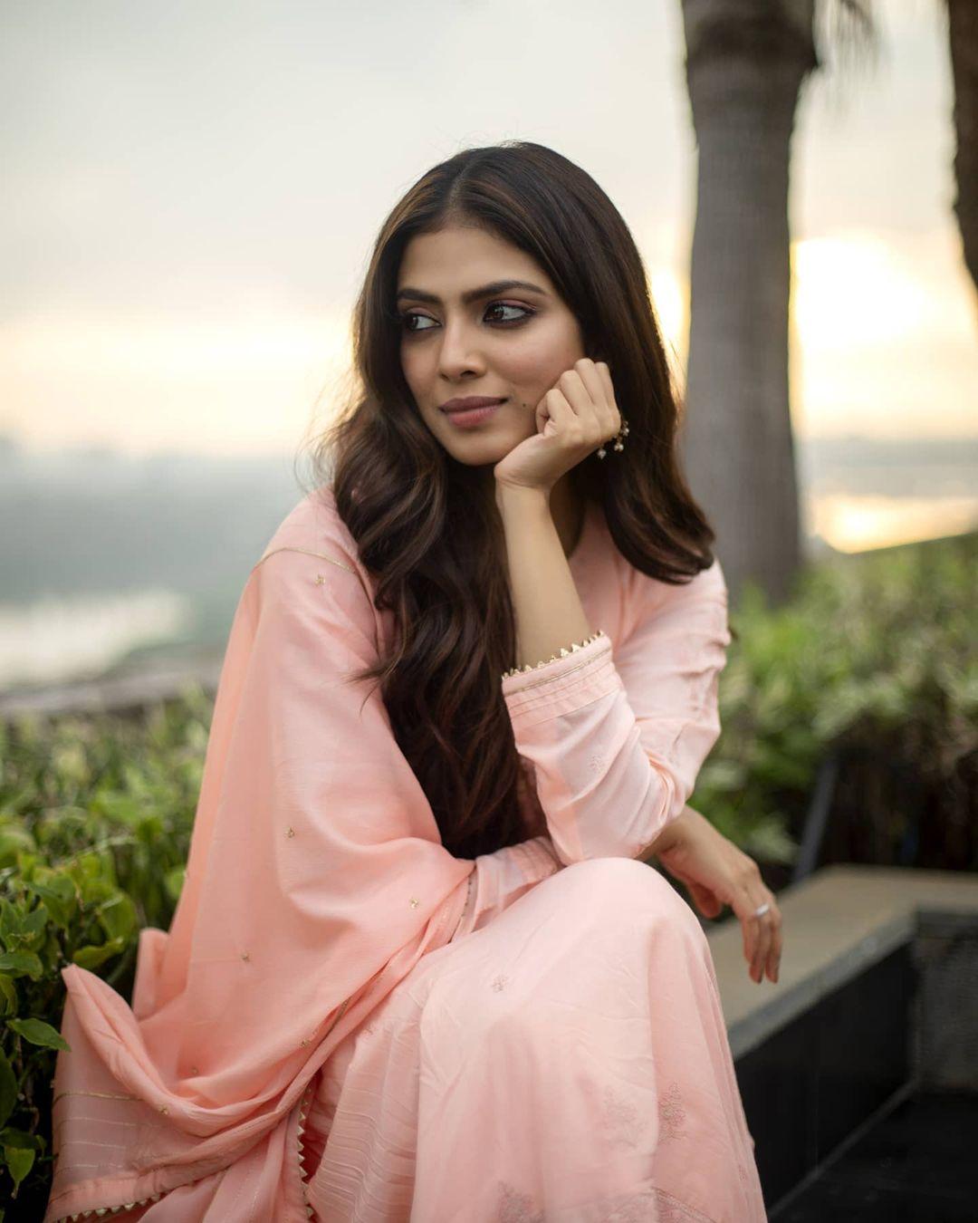 Tamil actress Malavika Mohanan latest hot photos gallery