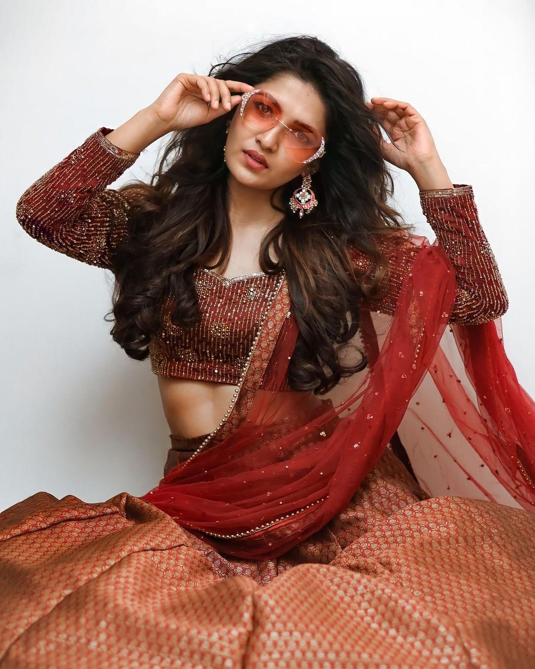 Tamil actress Vani Bhojan latest hot and spicy photos