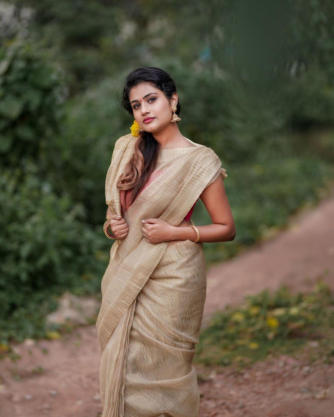 Alina padikkal in saree hot photos gallery