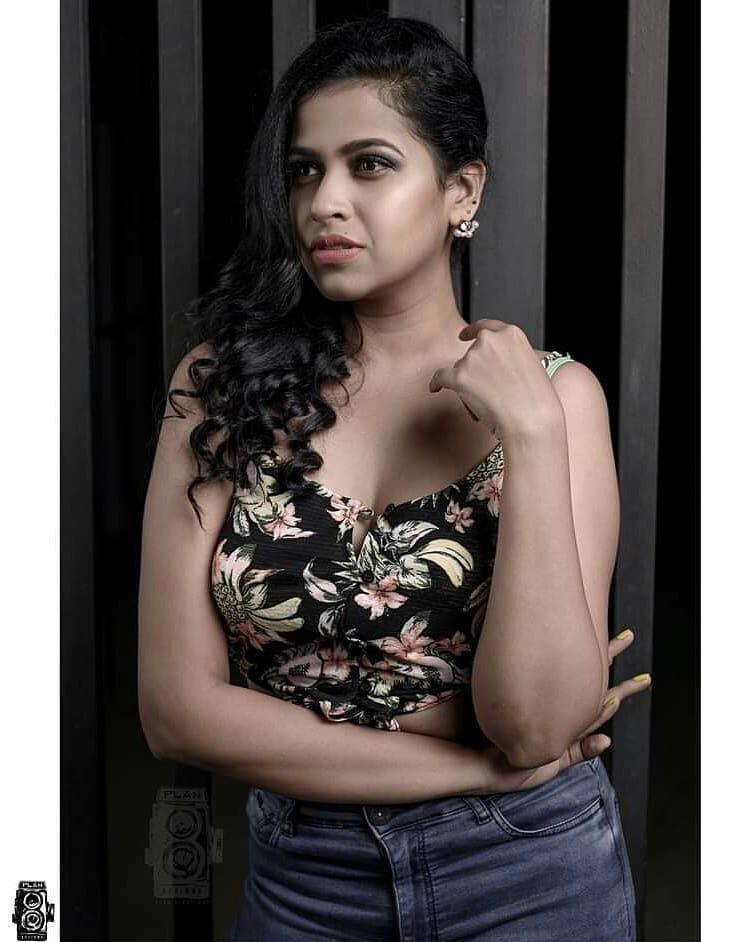 Tamar padar actress hot gallery | Sadhika Venugopal exposing very glamorous hot photos