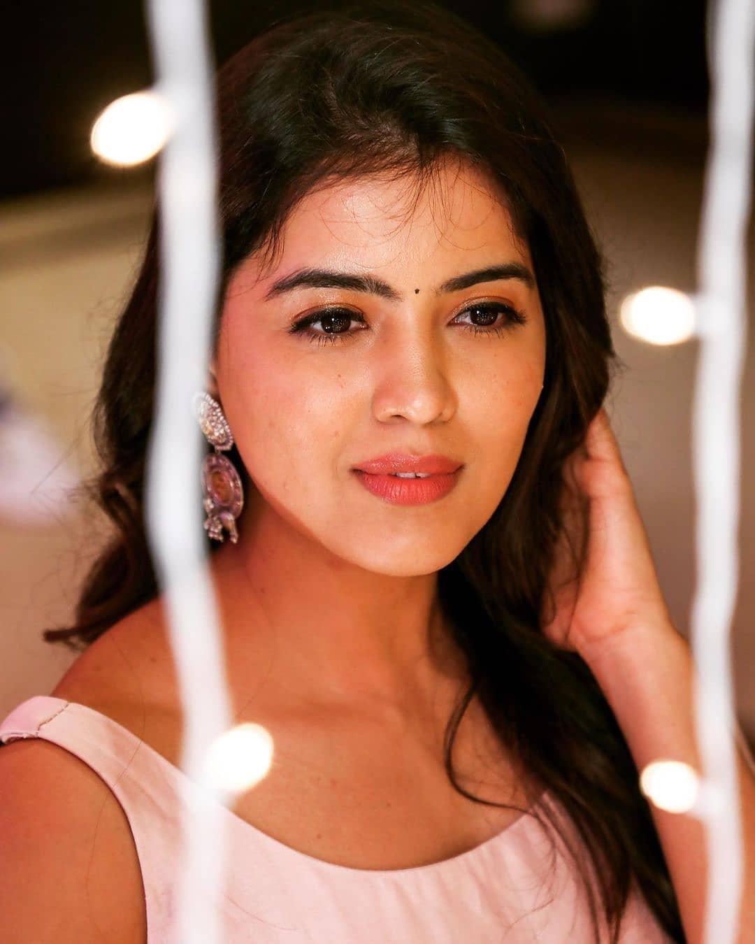 Tamil actress Amritha Aiyer showing cleavage photo gallery