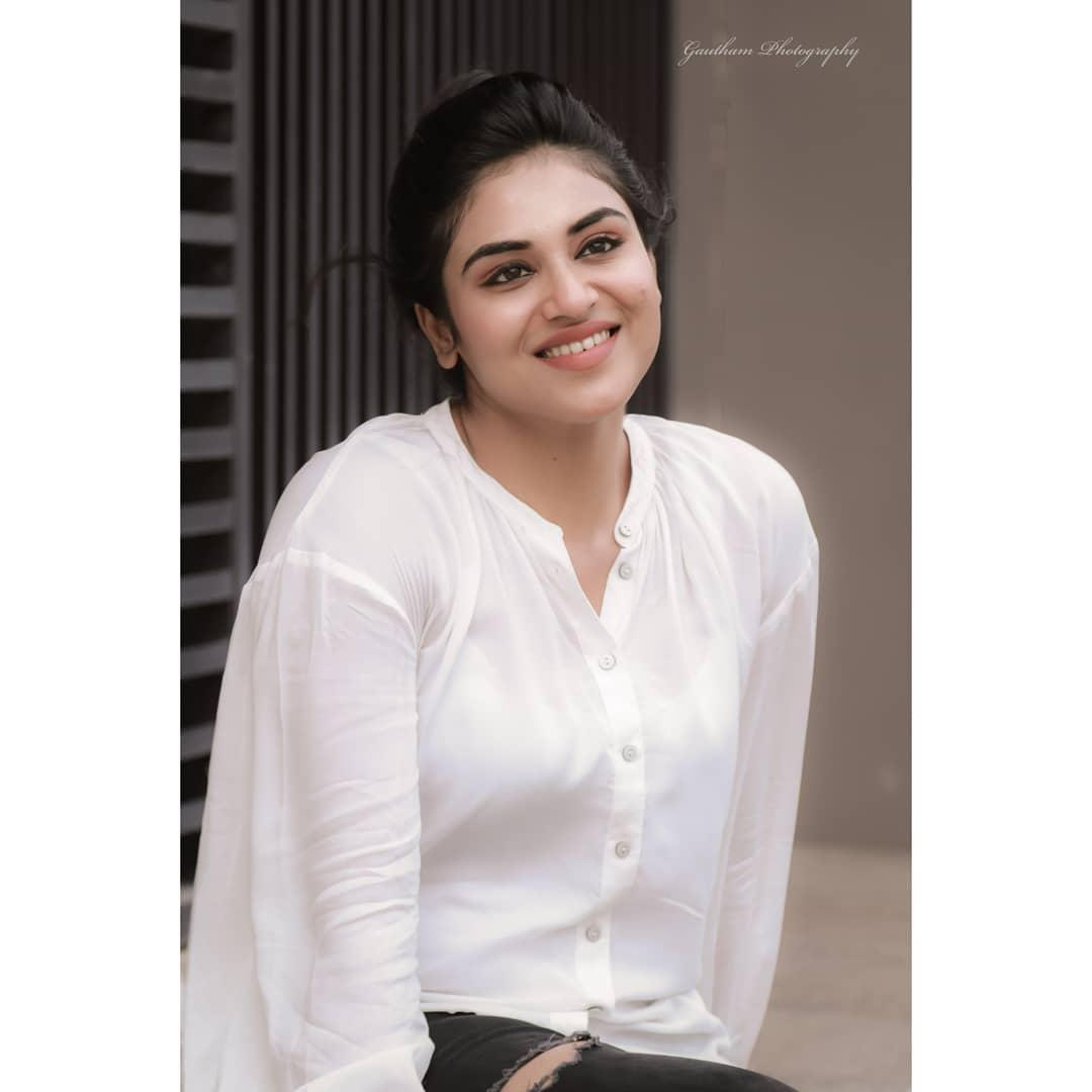 Indhuja Ravichandran hot and sexy photoshoot