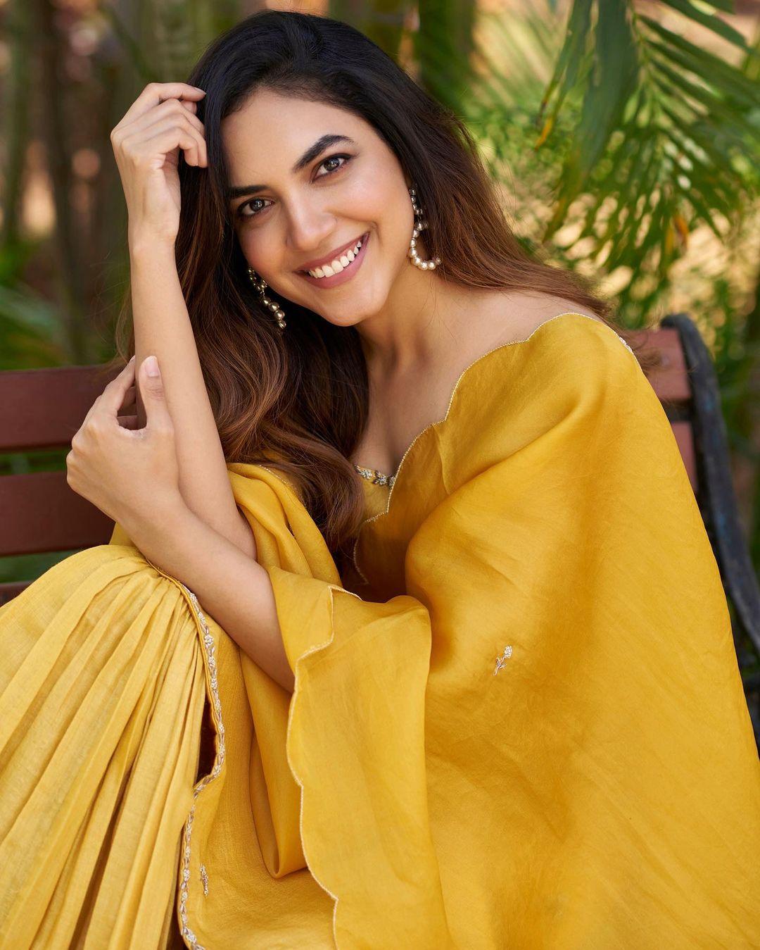 Actress Ritu Varma Fucking Videos - South indian actress hot photos |Ritu Varma looking very beautiful and sexy  stills in yellow dress Photos: HD Images, Pictures, Stills, First Look  Posters of South indian actress hot photos |Ritu Varma