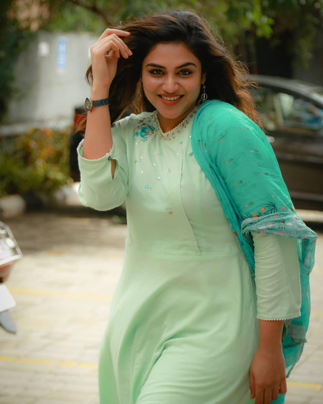 Tamil actress hot photos gallery | Indhuja Ravichandran latest sexy hot photos