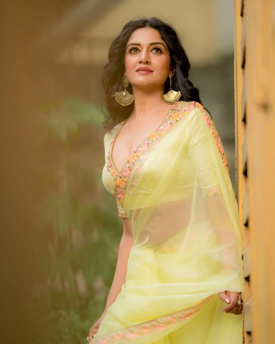 Transparent saree hot photos | Vimala Raman looking very glamorous photos