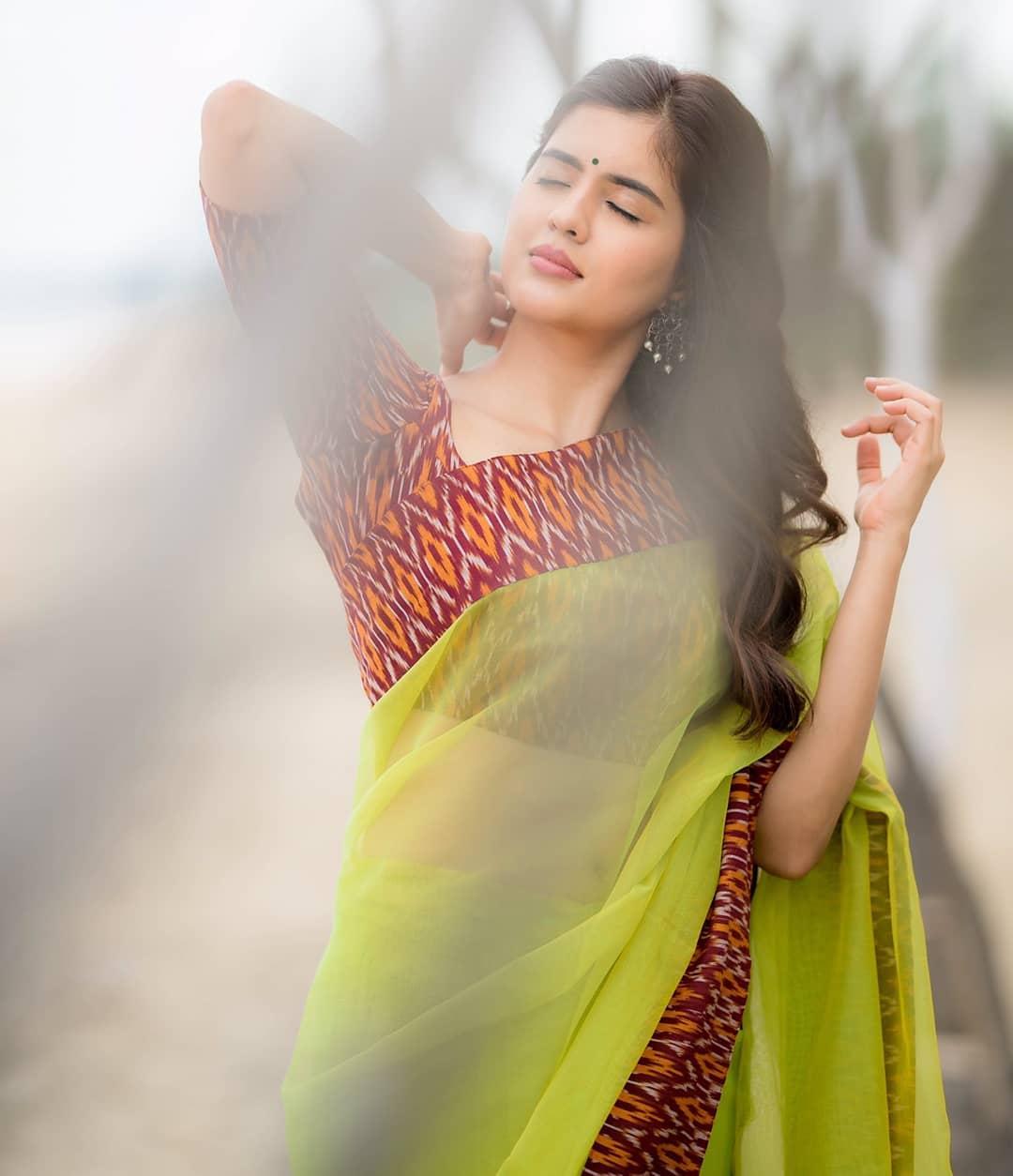 Transparent saree hot photos gallery | Amritha Aiyer hot and sexy photoshoot