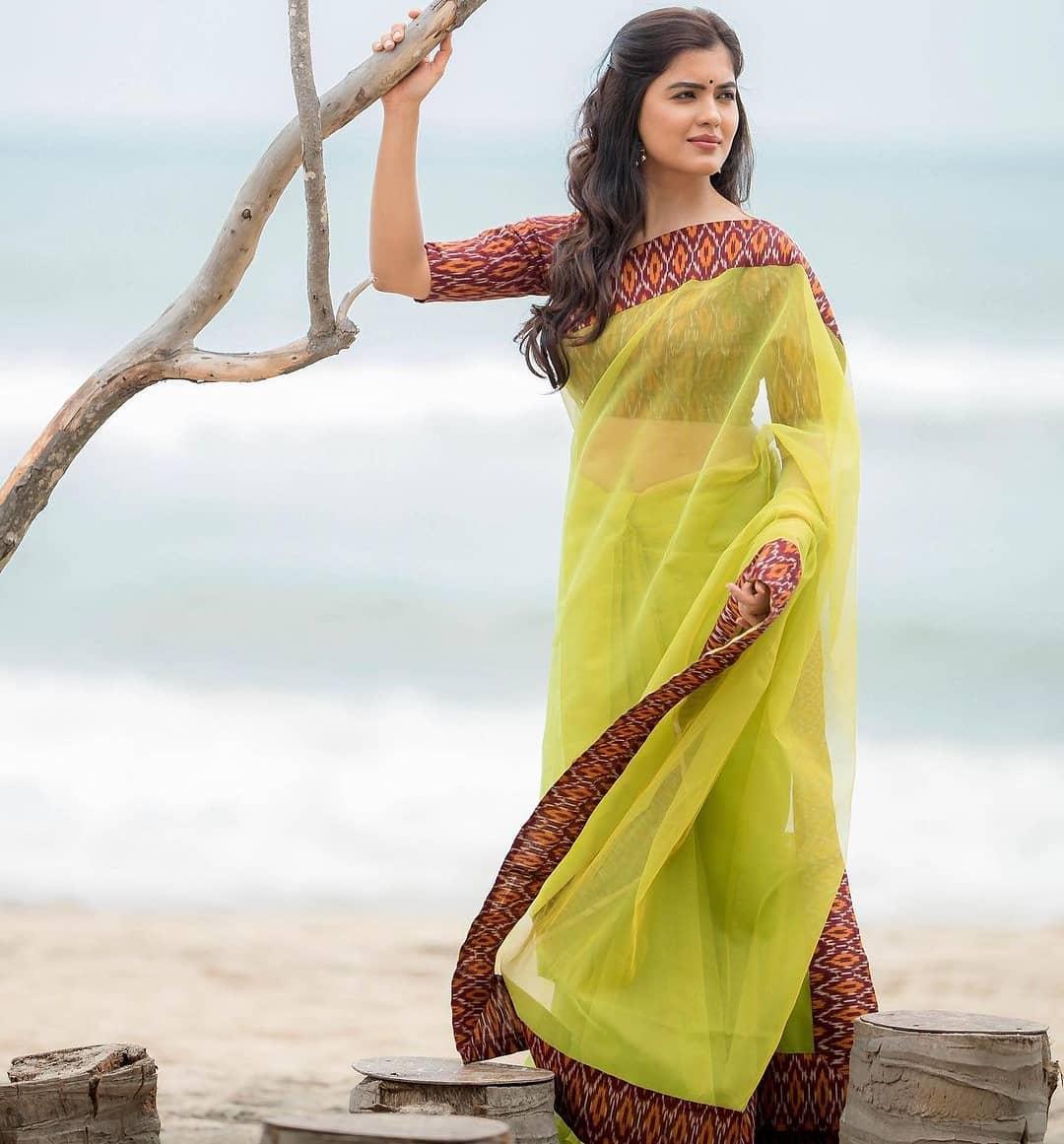 Transparent saree hot photos gallery | Amritha Aiyer looking very beautiful and sexy photoshoot