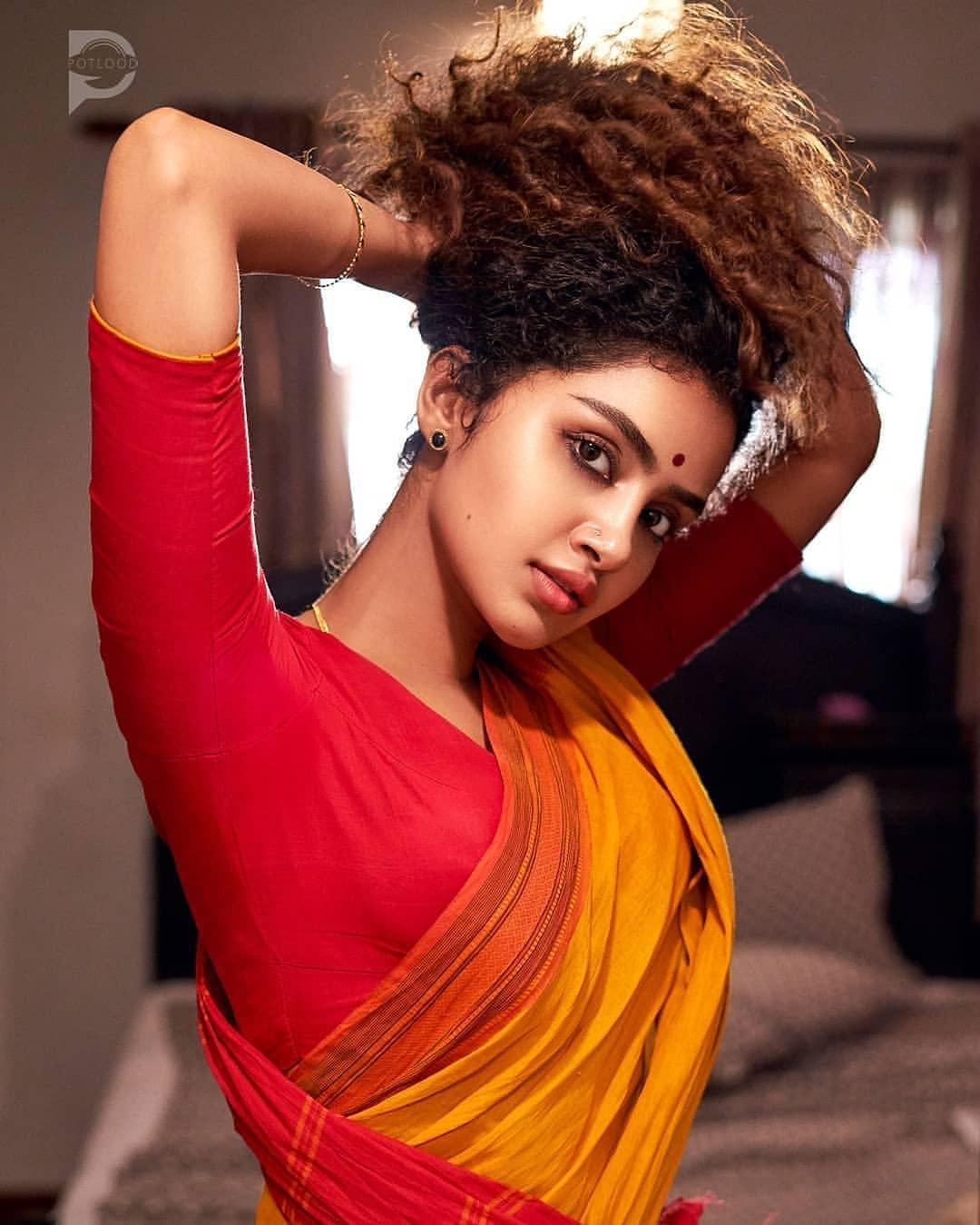 Telugu actress Anupama saree hot photos gallery